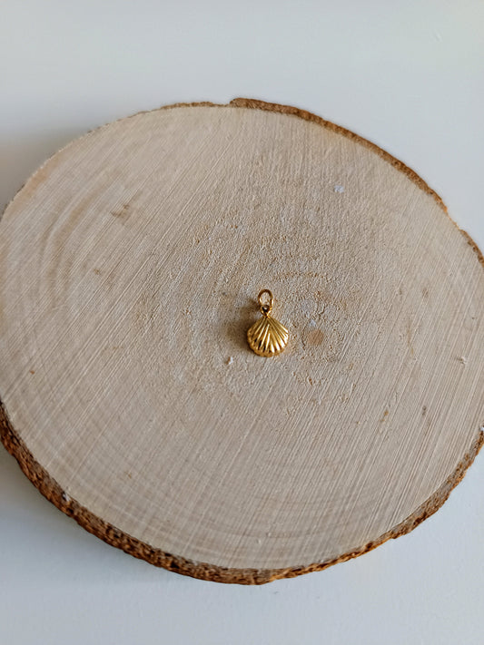 Charm coquillage - acier inoxydable doré ou argenté - 9x7mm