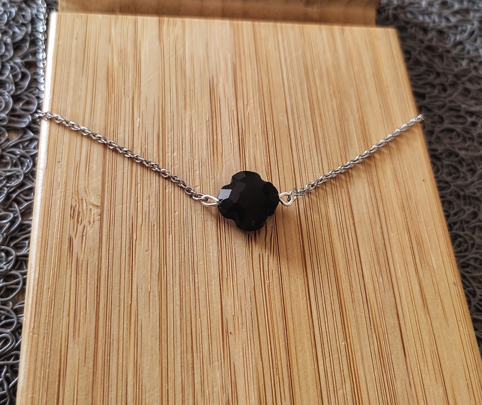 bracelet trèfle en verre: noir argenté