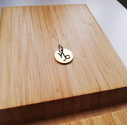 charm capricorne doré