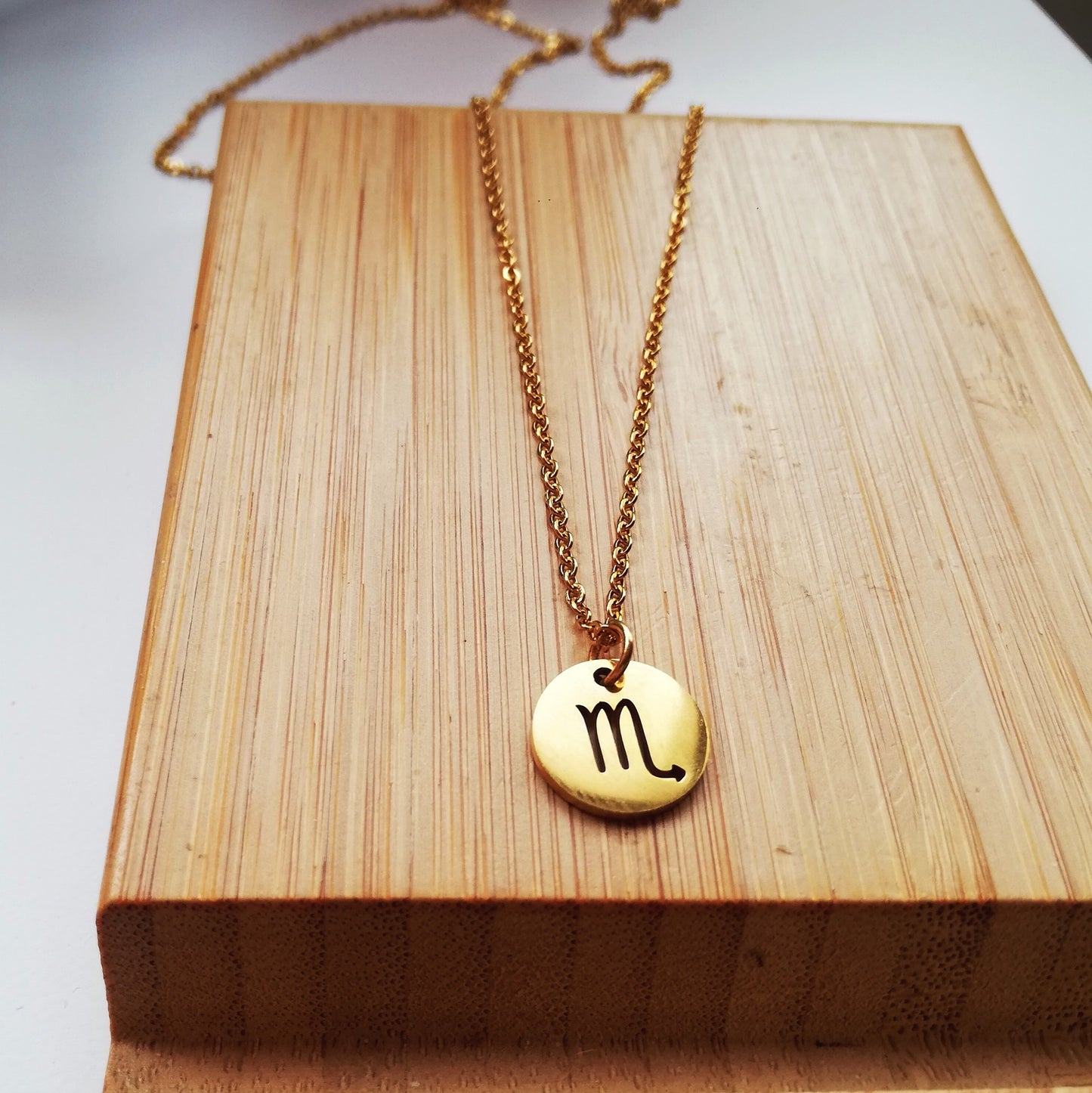 collier scorpion doré