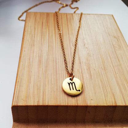 collier scorpion doré